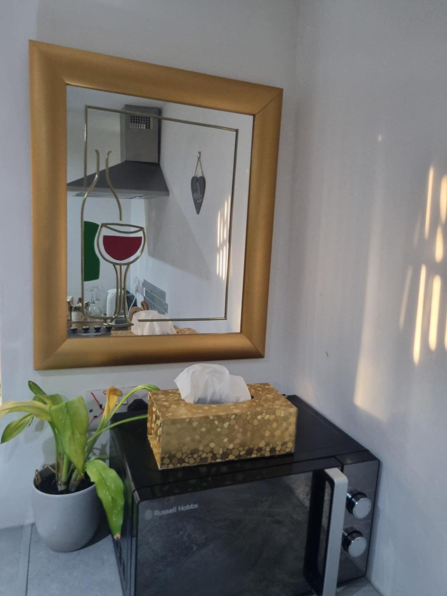 A Cosy Deluxe Size Studio With Queen Size And Sofa Bed Apartment ลีดส์ ภายนอก รูปภาพ