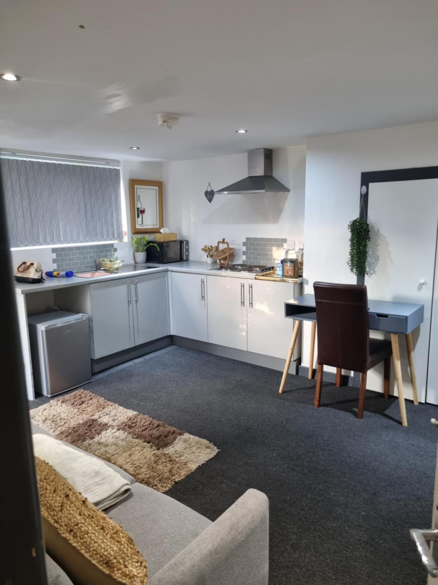 A Cosy Deluxe Size Studio With Queen Size And Sofa Bed Apartment ลีดส์ ภายนอก รูปภาพ